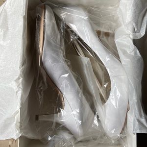 Vera Wang White Satin Pump Still wrapped in original plastic